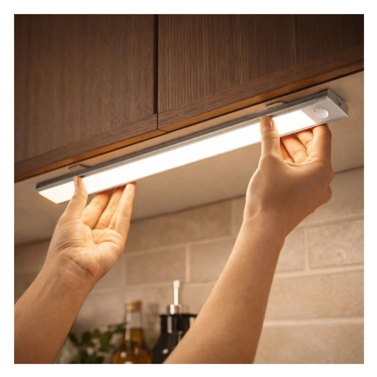 GENERICO - Barra LED Sensor - Recargable / USB / Luz Fría / 32 cm de Largo