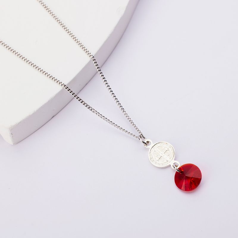 BY LAS CAYETANAS - Collar con San Benito y cristal redondo rojo