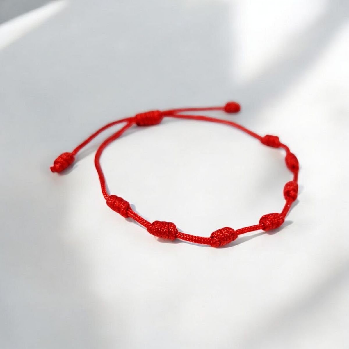 GENERICO - Conexión y Protección - Pulsera 7 Nudos en Hilo Rojo