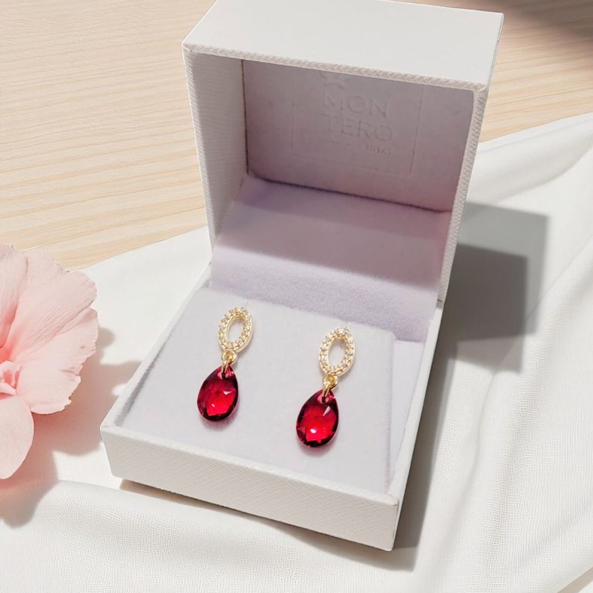 JOYAS MONTERO - Aros Gota de Luz Gold 24K  creado con cristales de Swarovski® Scarleth