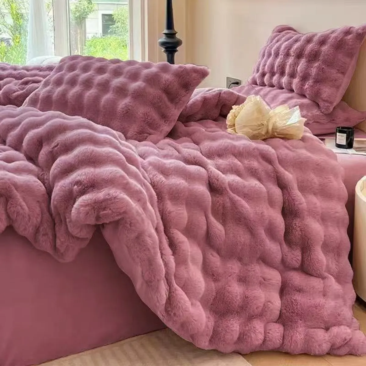 GENERICO - PLUMON VIOLETA IMITACION PIEL DE CONEJO CON CHIPORRO 2 PLAZA