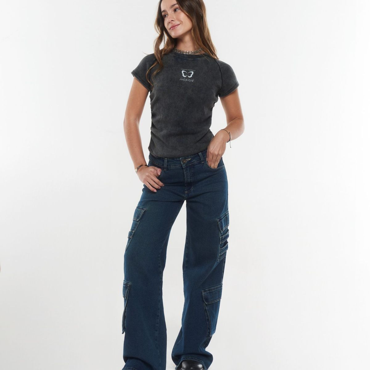 EFESIS - POLERA JIM REGULAR GRAVILLADA RECOGIDO EN COSTADOS EFESIS - Grafito