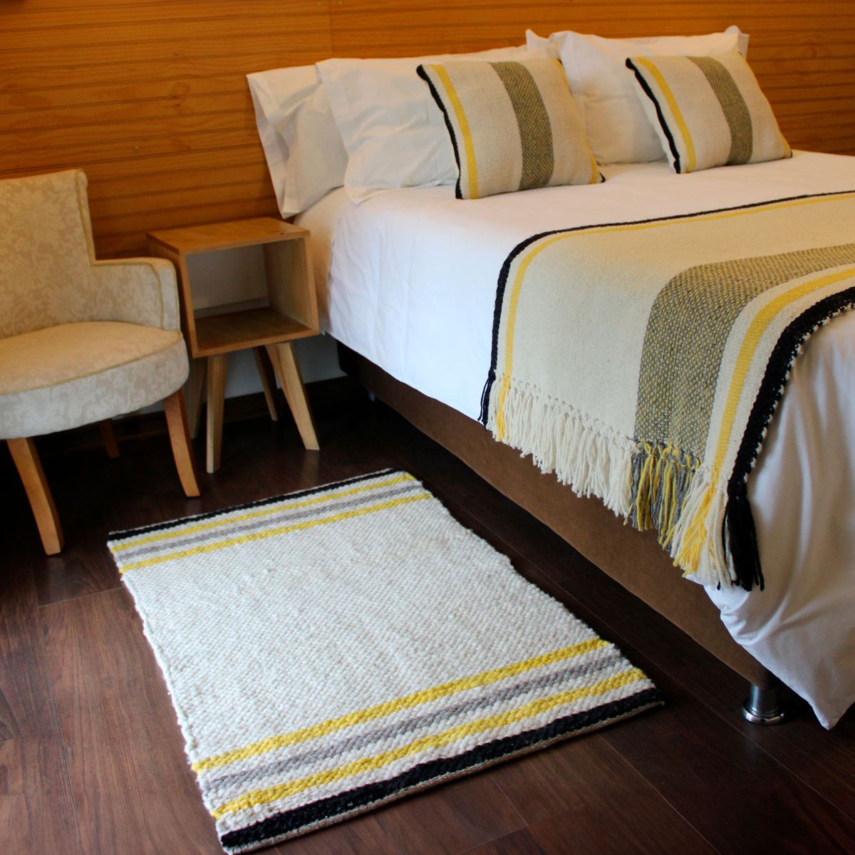 GENERICO - Bajada de Cama Radal - en lana y telar (115 x 80 cm) - Chile Native