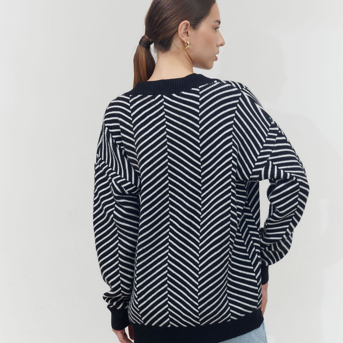 GUINDA - Chaleco rayado escote en V con botones dorados Eko Guinda