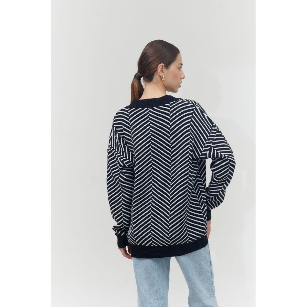 GUINDA - Chaleco rayado escote en V con botones dorados Eko Guinda