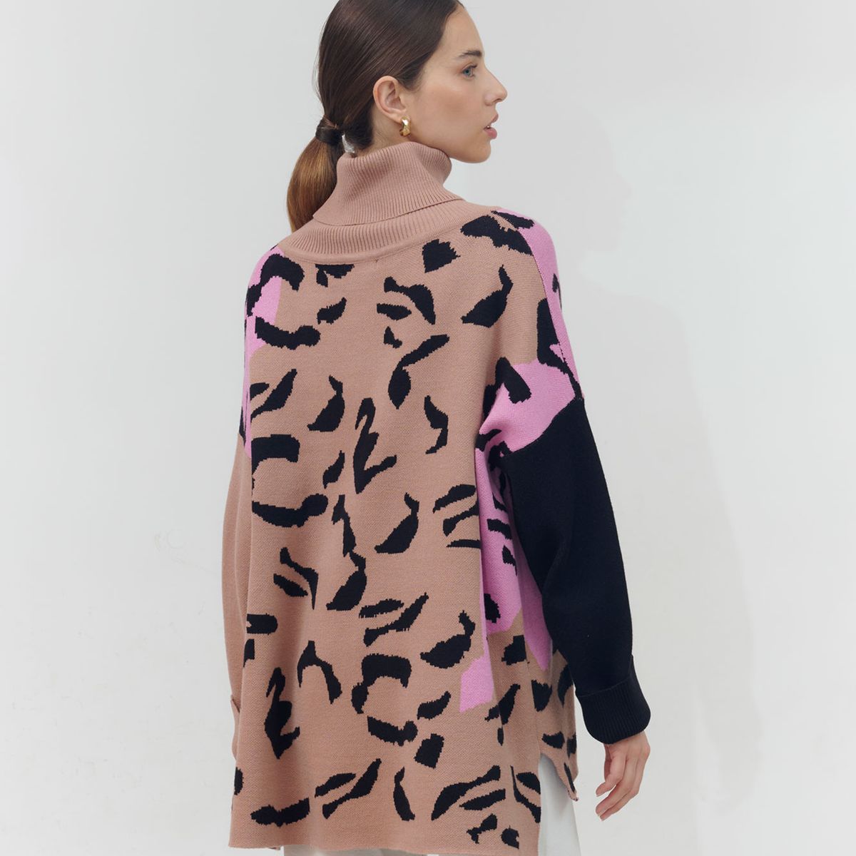 GUINDA - Sweater cuello alto estampado NIZA GUINDA