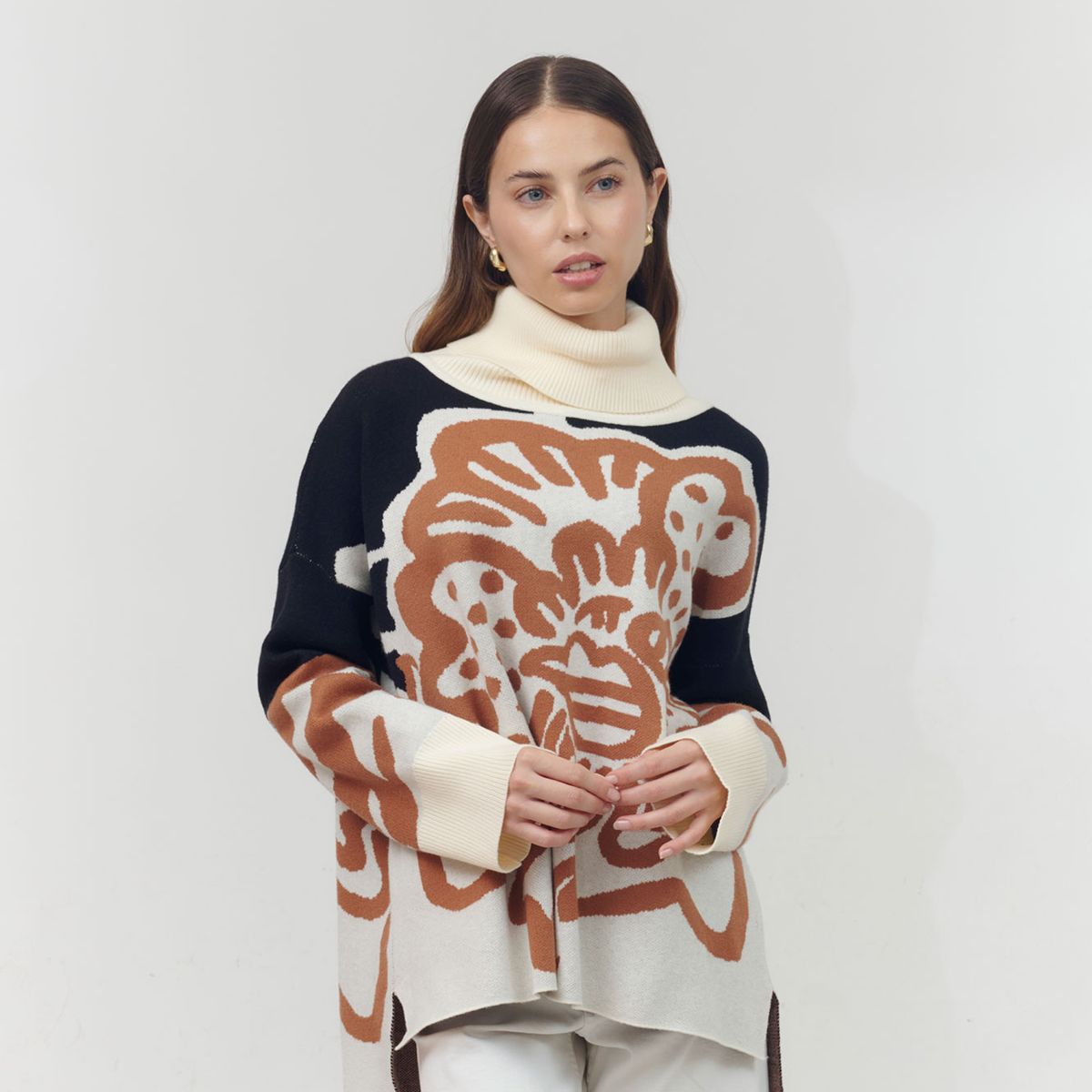 GUINDA - Sweater cuello alto estampado flor EVA GUINDA