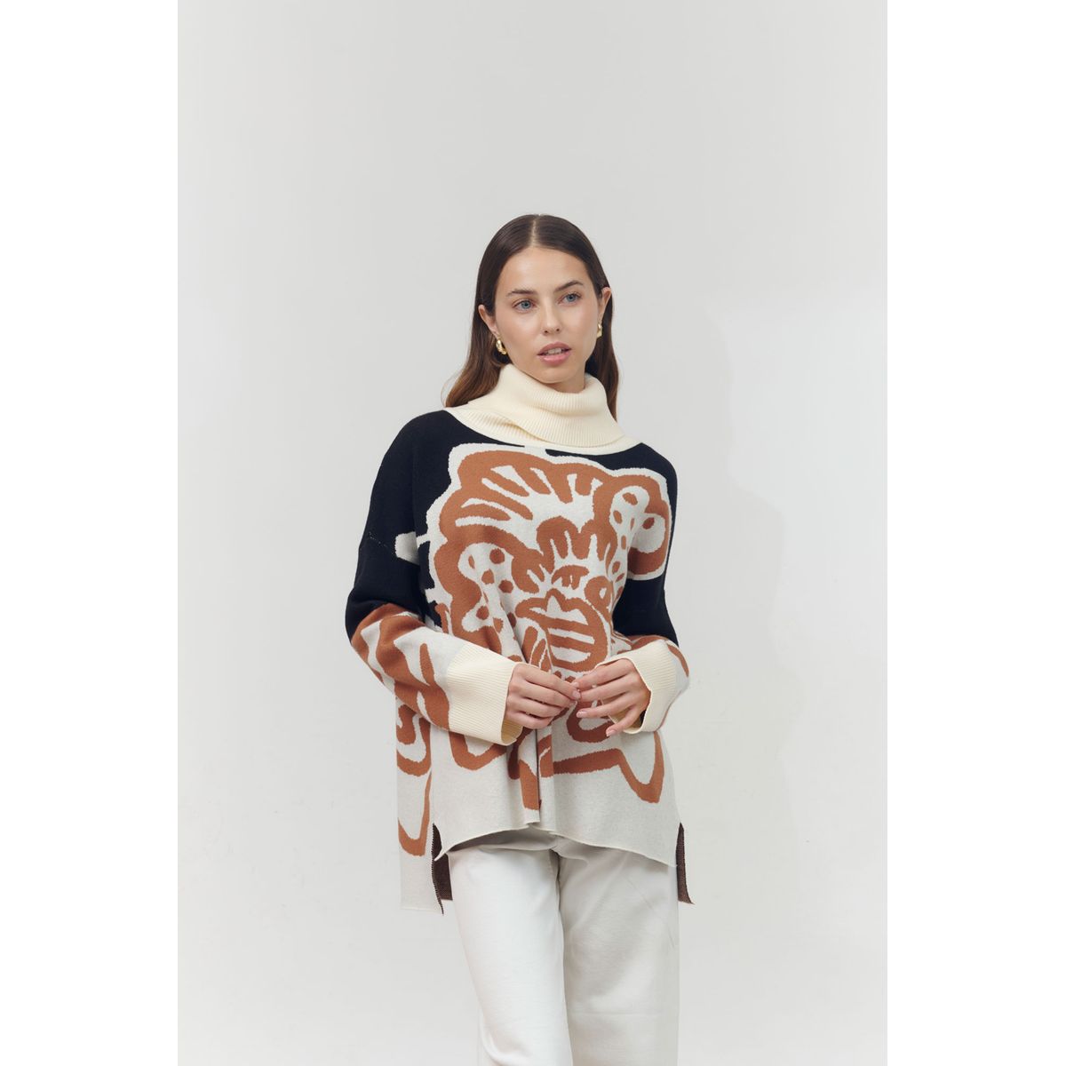 GUINDA - Sweater cuello alto estampado flor EVA GUINDA