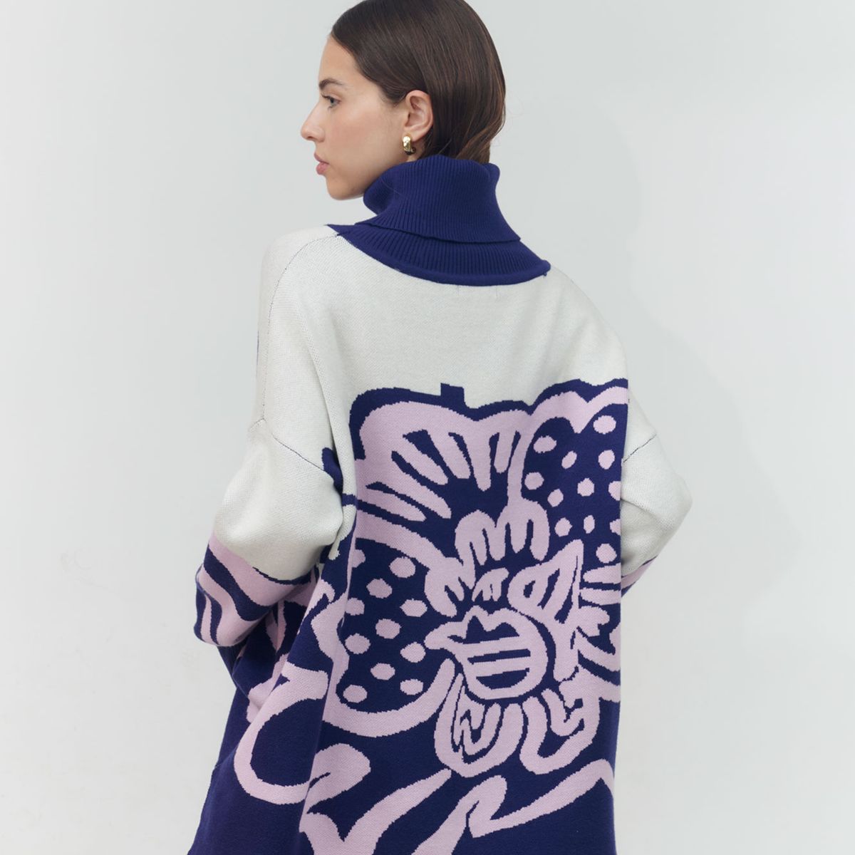 GUINDA - Sweater cuello alto estampado flor EVA GUINDA