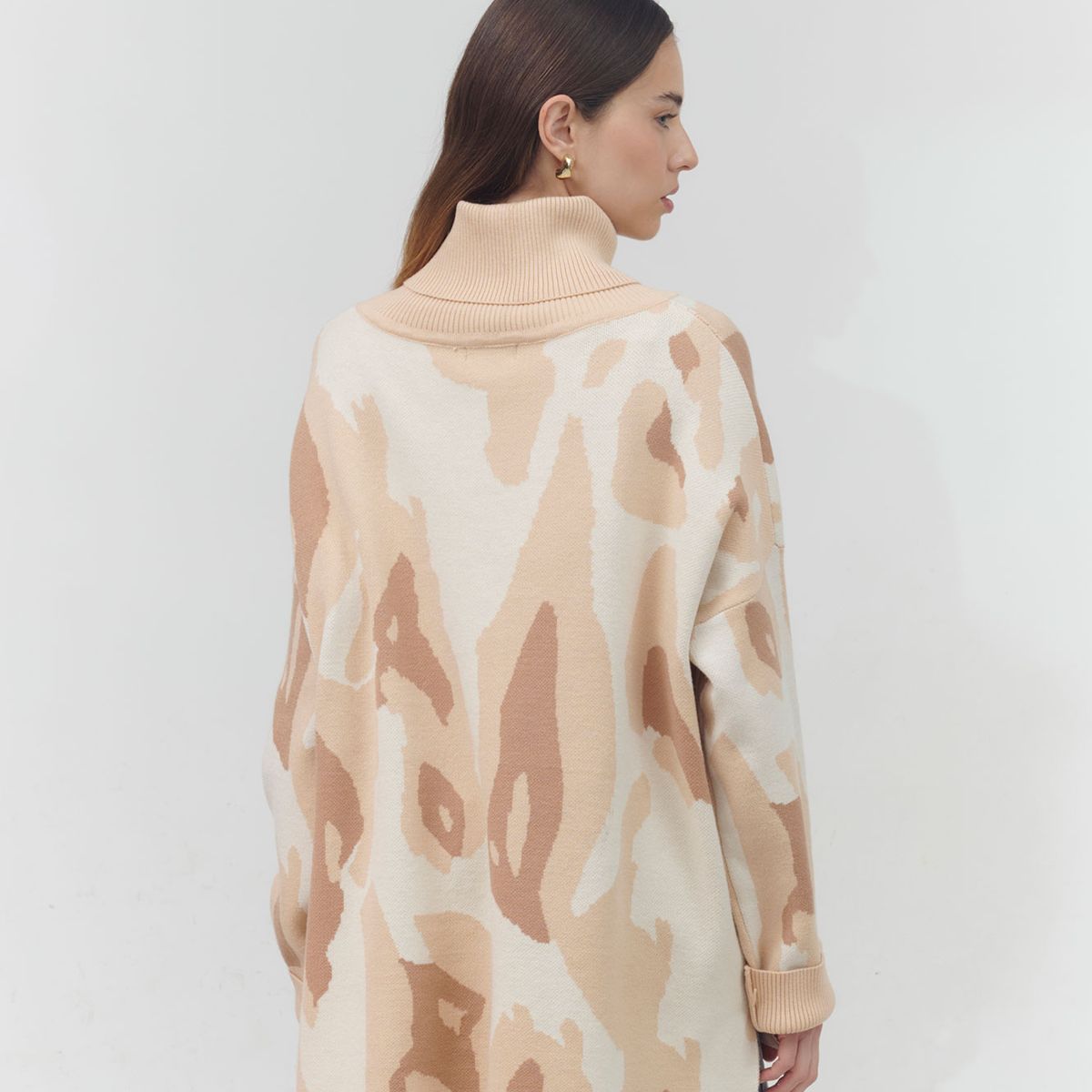 GUINDA - Sweater cuello alto estampado leopardo JOANE GUINDA