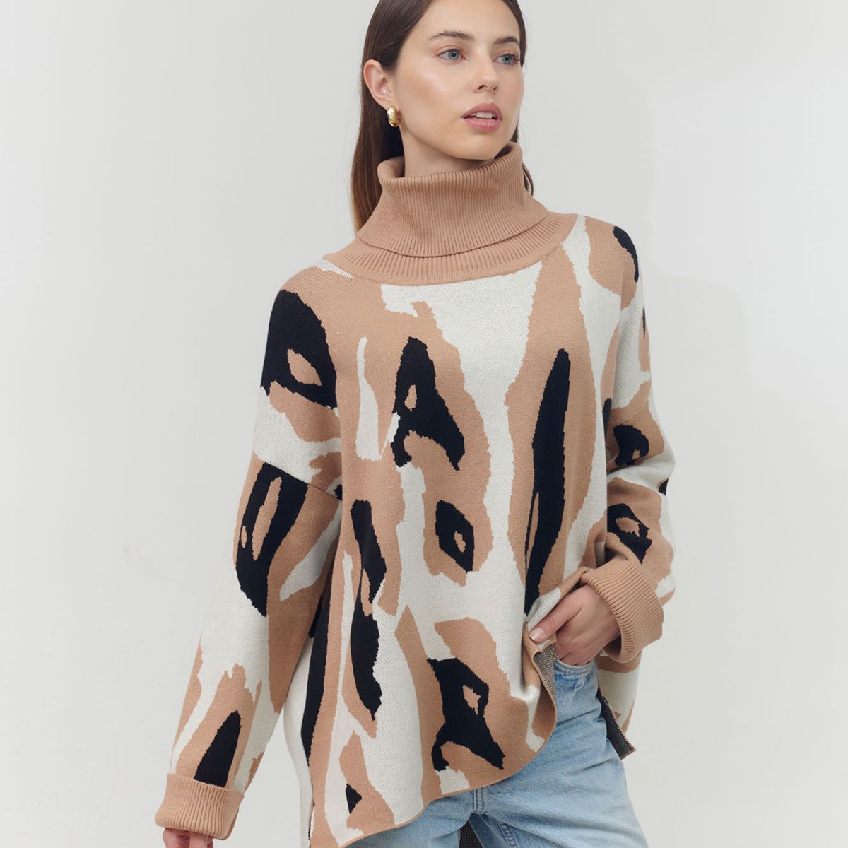 GUINDA - Sweater cuello alto estampado leopardo JOANE GUINDA