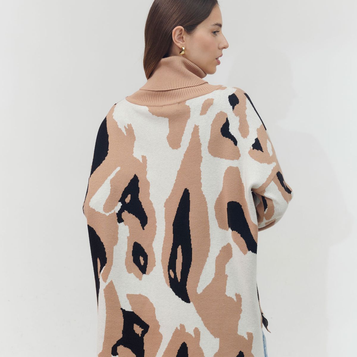 GUINDA - Sweater cuello alto estampado leopardo JOANE GUINDA