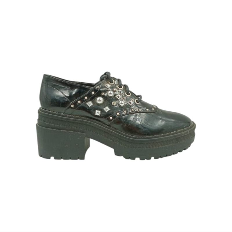 HERIEL - Zapato Negro Tachas Charol Mujer
