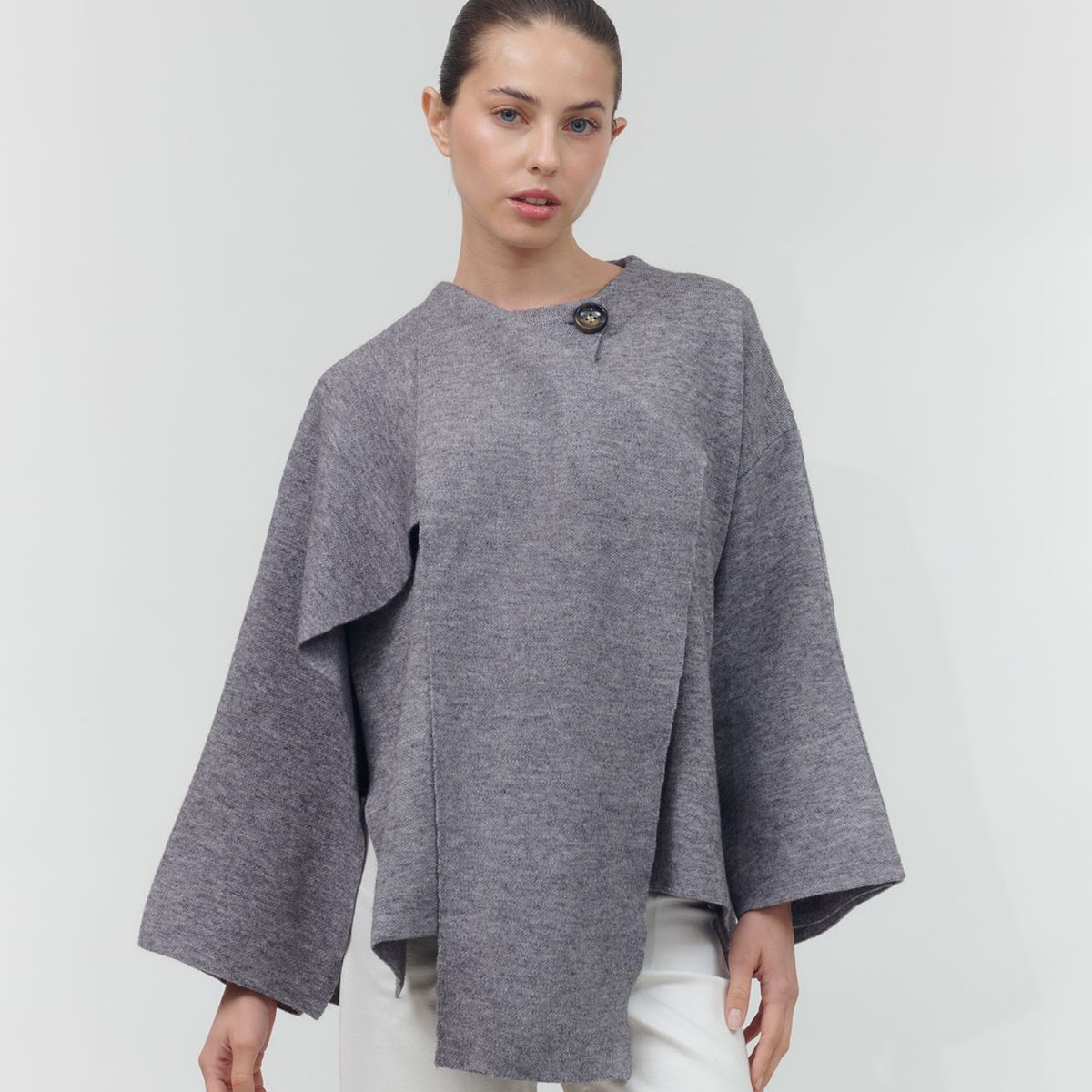 GUINDA - Abrigo liso corte diagonal Neko Guinda