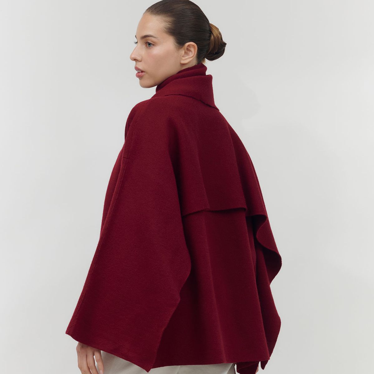 GUINDA - Abrigo liso corte diagonal Neko Guinda