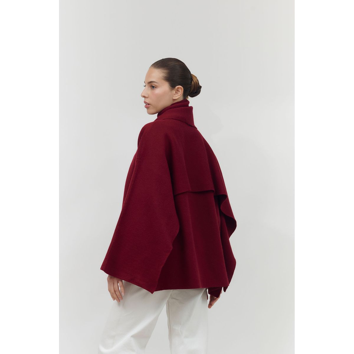 GUINDA - Abrigo liso corte diagonal Neko Guinda