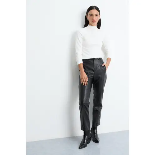 IO - Pantalon Mujer Negro