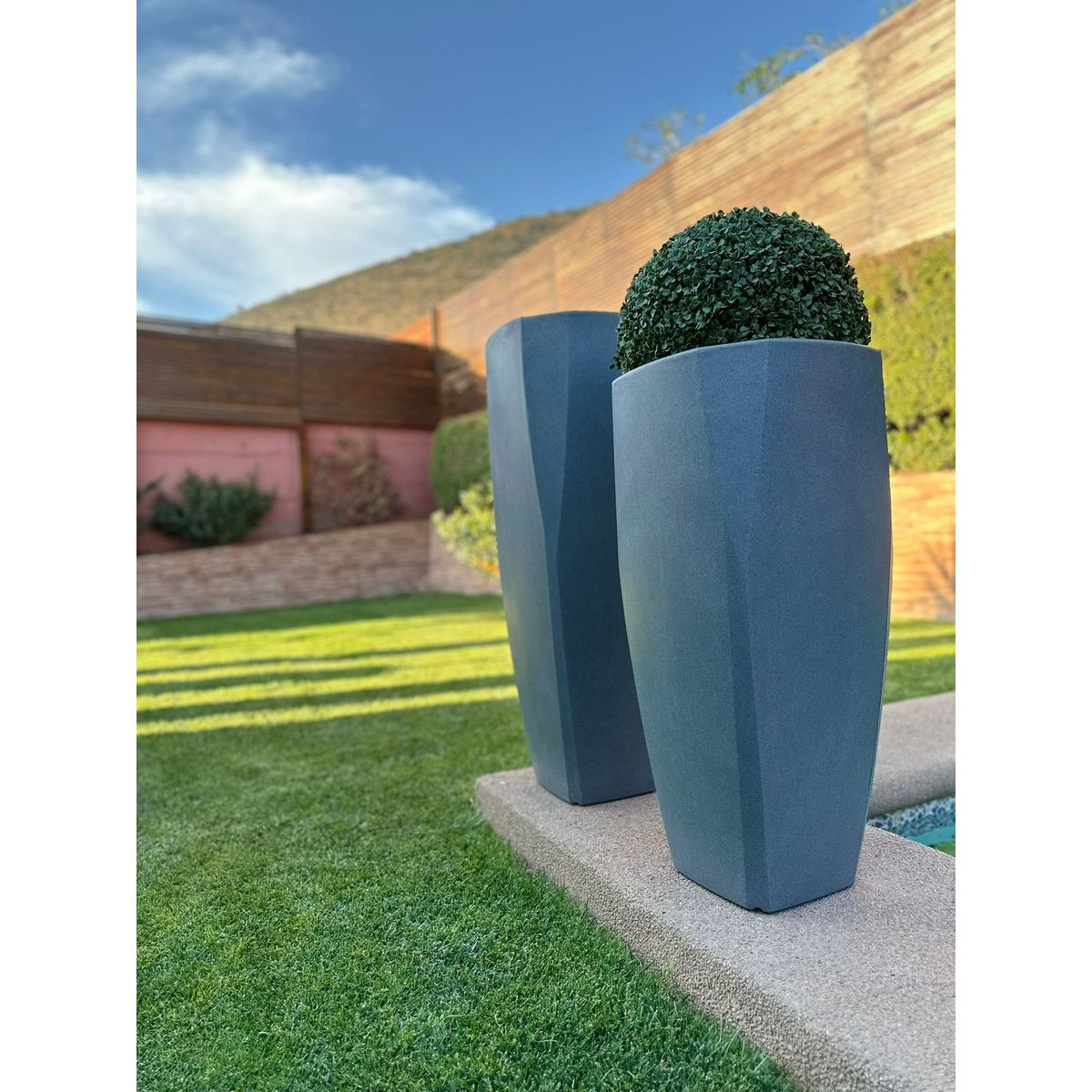 GENERICO - MACETERO GRAFITO MODELO CAPITOLIO 100CM DE ALTO