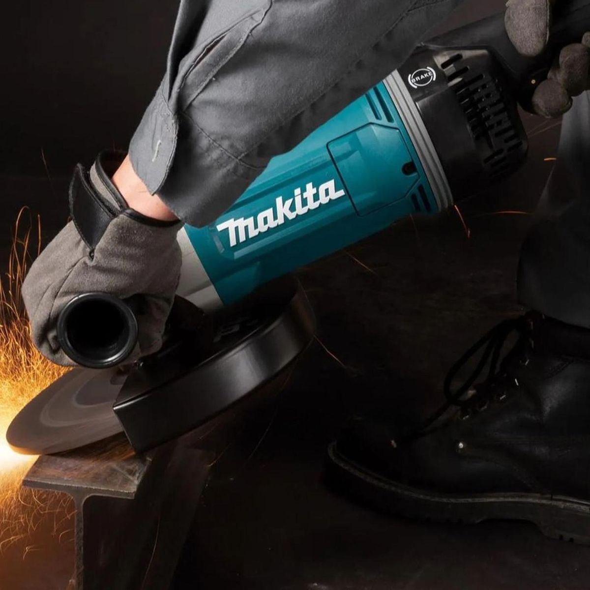 MAKITA - Esmeril Angular 7" 2.200W Makita GA7090