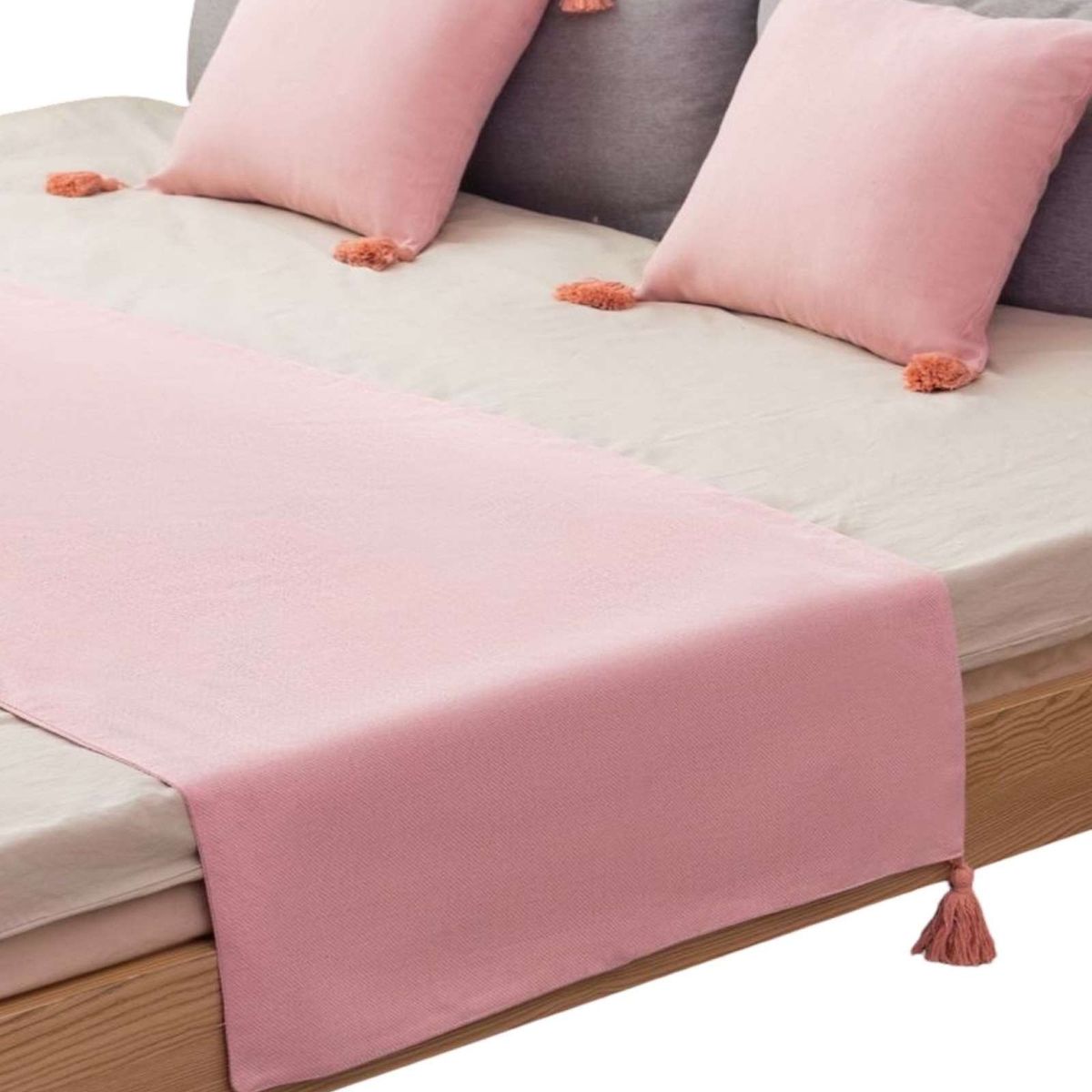 GENERICO - PIECERA MAS 2 FUNDAS CON POMPONES ROSA