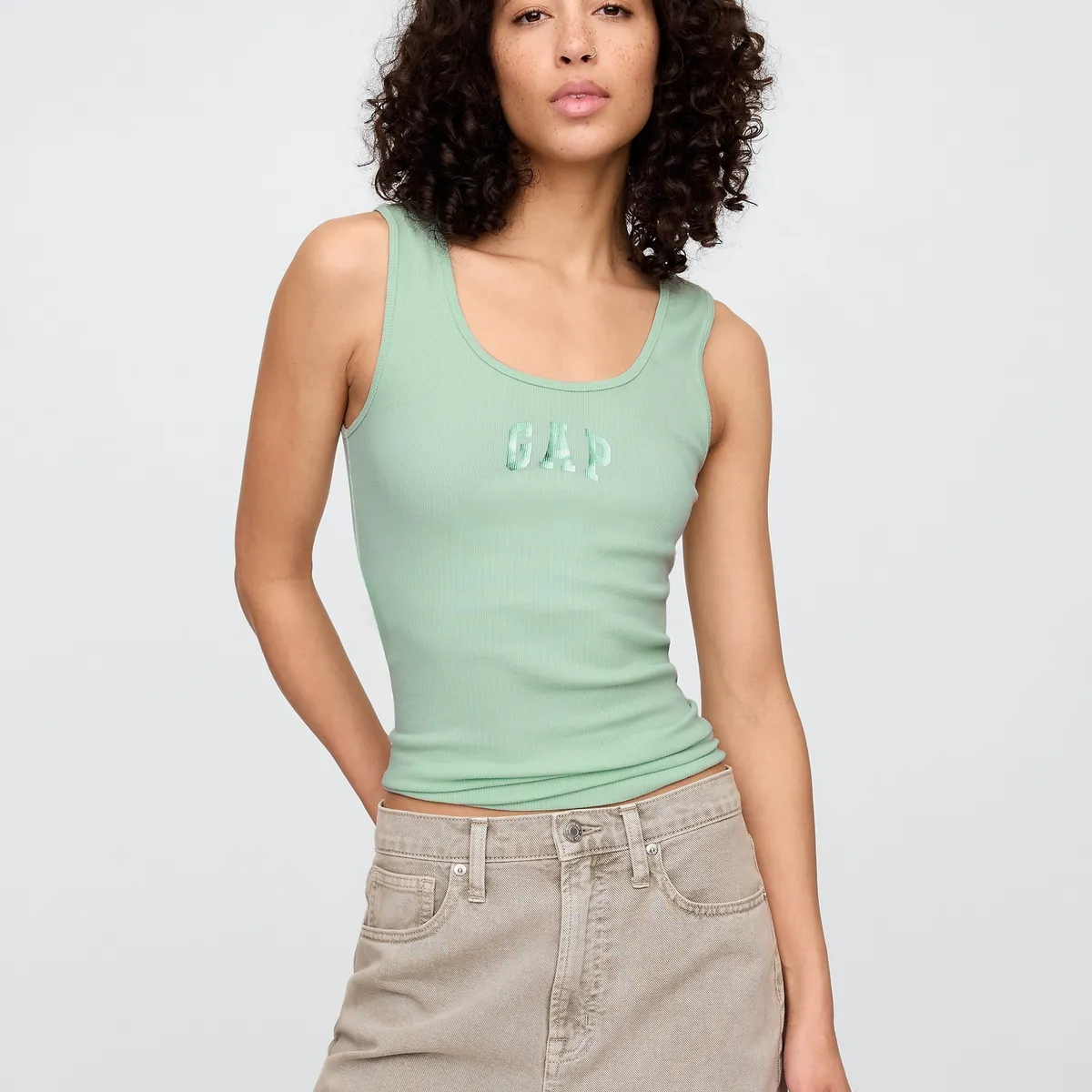 GAP - Polera Mujer Logo Rib V25 Sin Manga Verde Gap