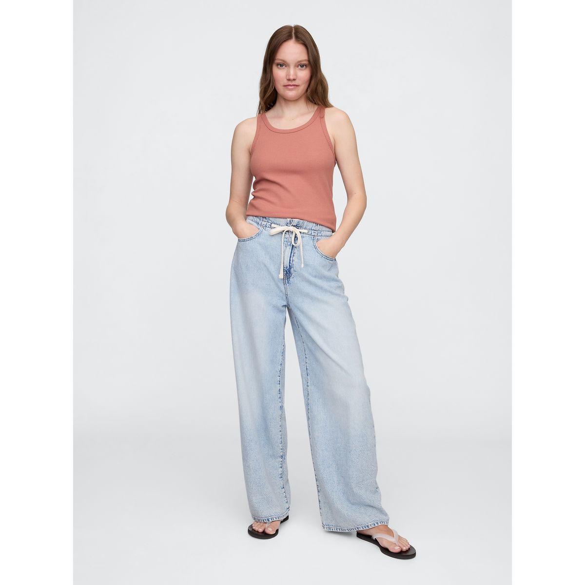 GAP - Polera Mujer High Neck Sin Manga Café Gap