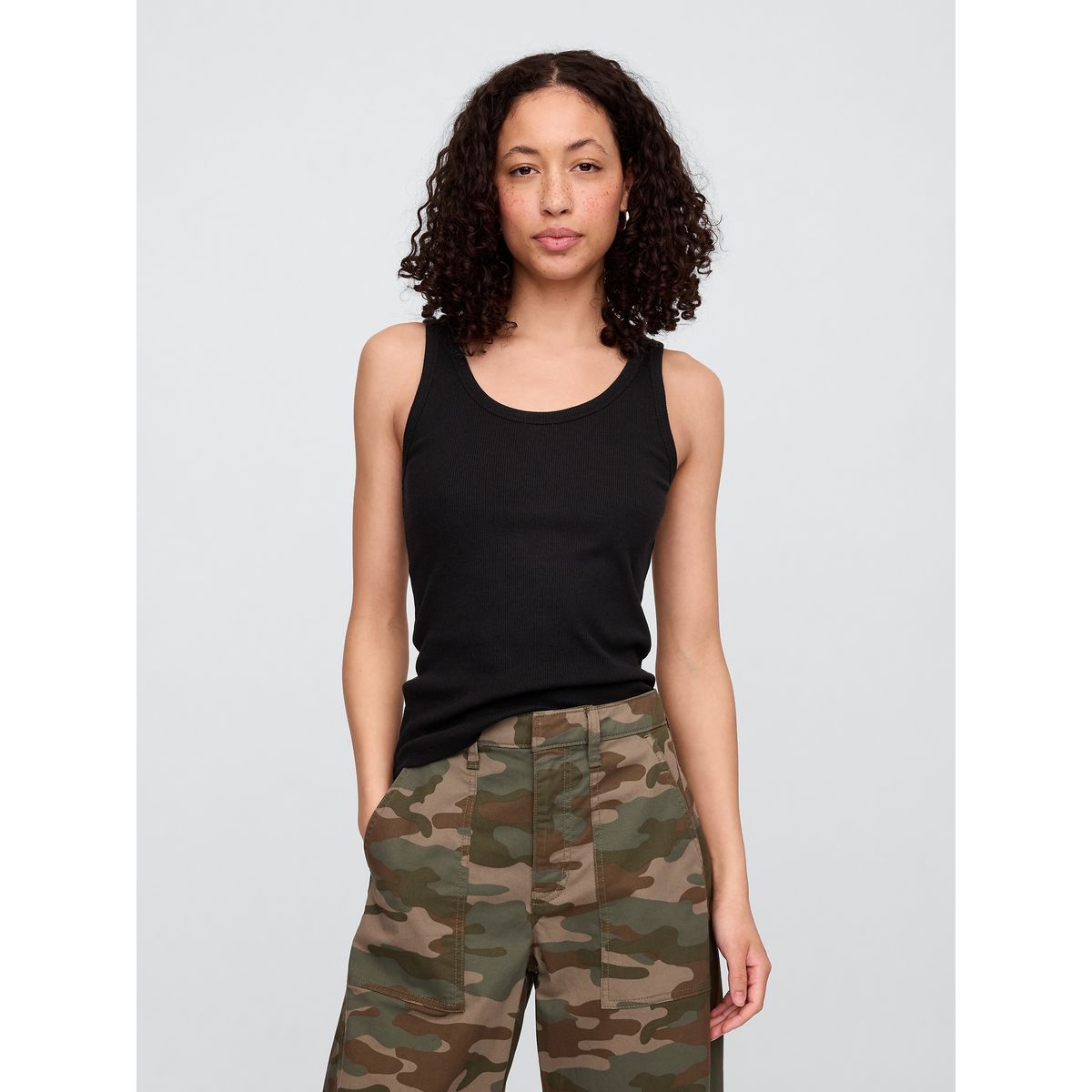 GAP - Polera Mujer Ribbed Scoop Sin Manga Negro Gap