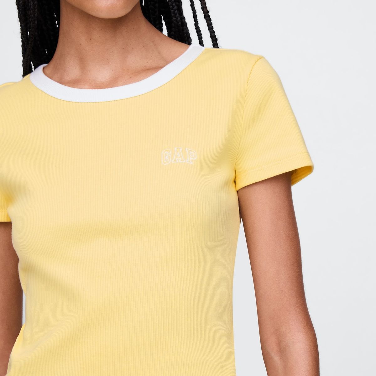 GAP - Polera Mujer Logo Ribbed Cropped Manga Corta Amarillo Gap