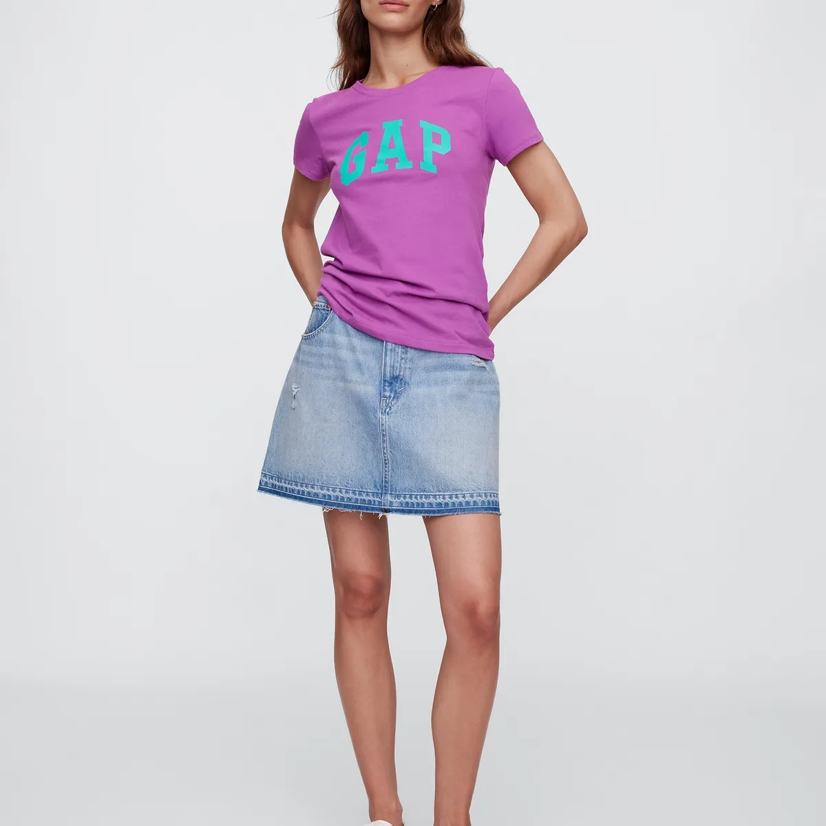 GAP - Polera Mujer Gap Classic Logo V25 Manga Corta Morado