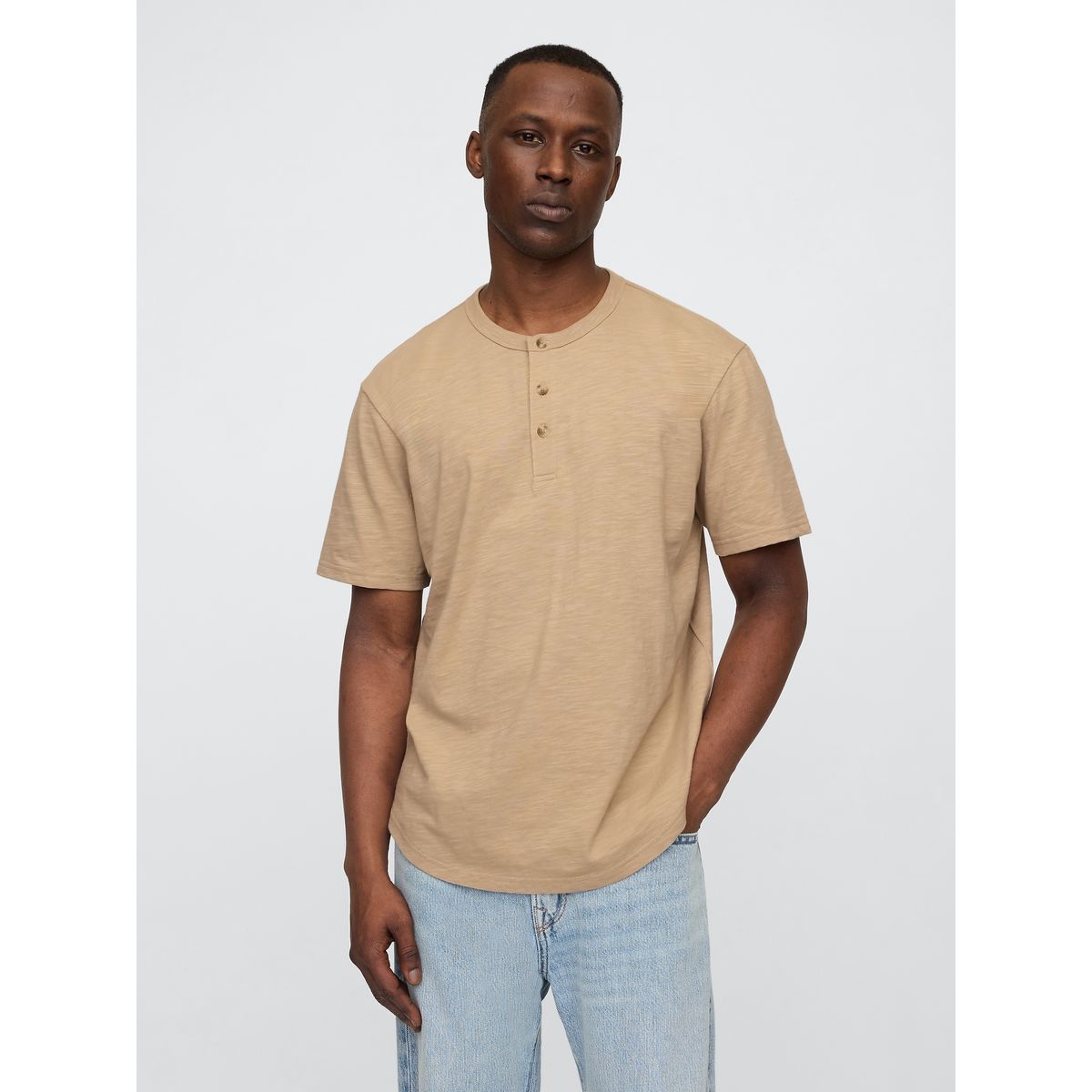 GAP - Polera Hombre Curved Hem Henley Manga Corta Beige Gap