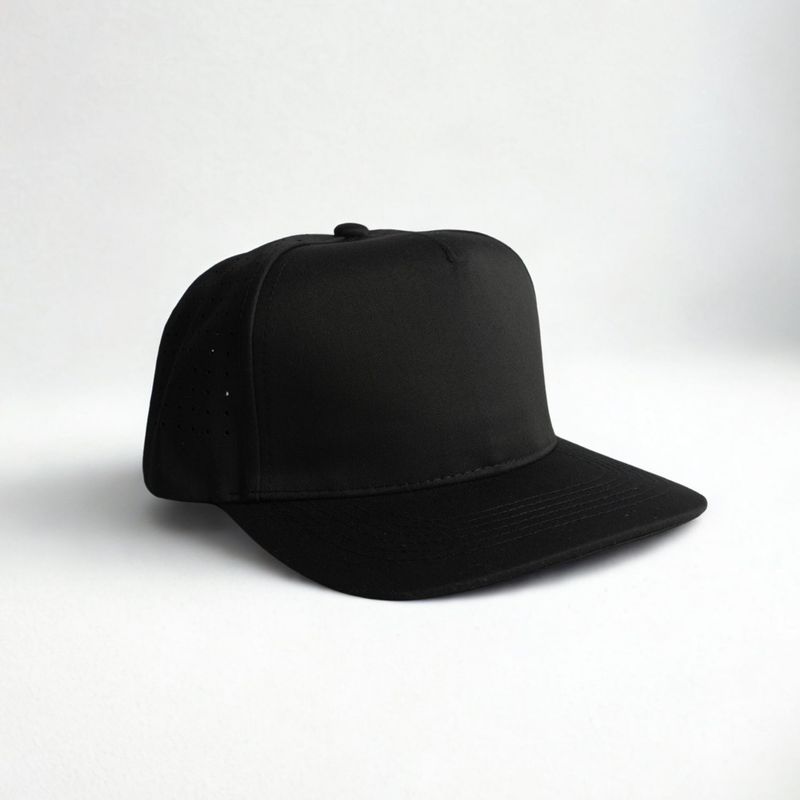 TRIPLE PLAY - Gorra Jockey Microperforada Negra