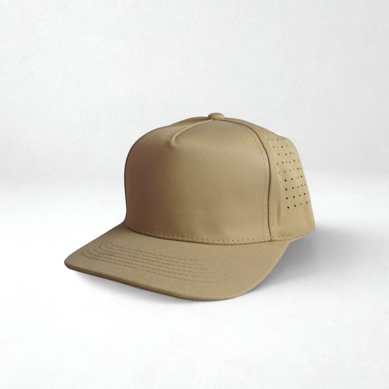 TRIPLE PLAY - Gorra Jockey Microperforada Beige
