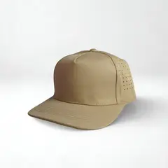 TRIPLE PLAY - Gorra Jockey Microperforada Beige