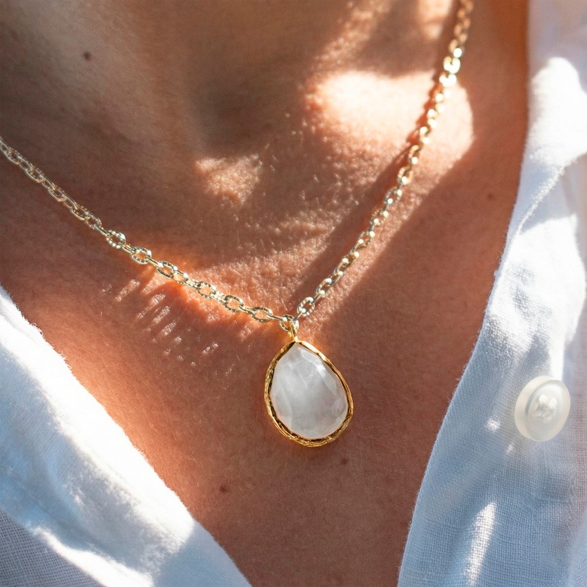 TURKUAZ - Collar Aura Blanco - Baño oro 22 k y ojo de gato - Turquía