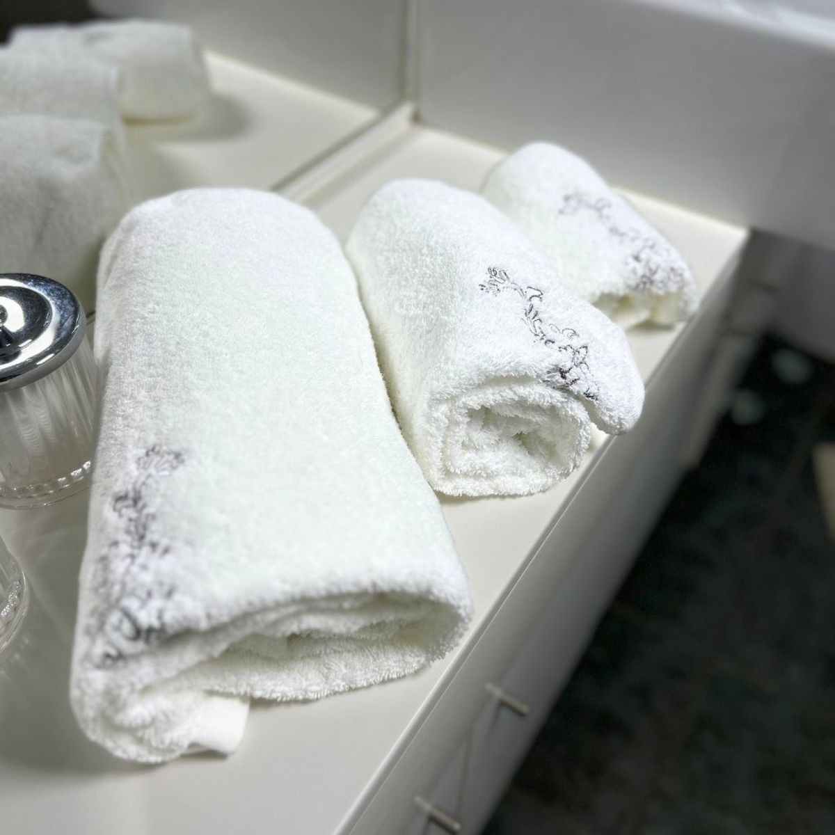 BOHEMIK - Juego TOALLAS ROYAL TOUCH Gray, Algodón, 550 GSM, 1 de cada tamaño