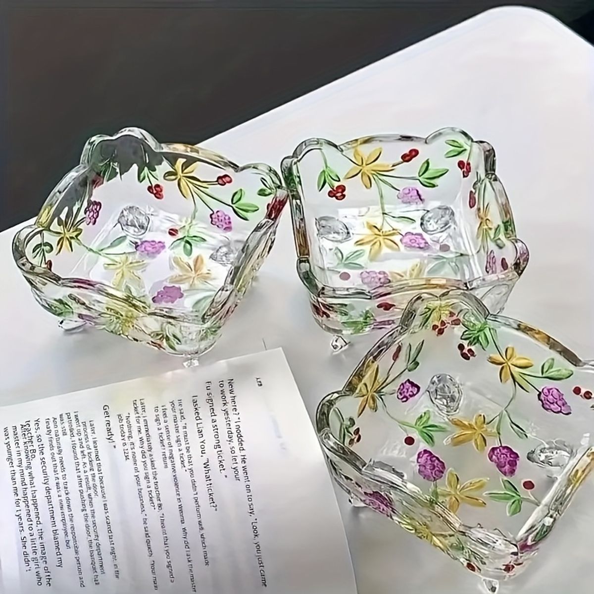 VATYERTY - Un dulcero vintage de vidrio artesanal con diseños florales