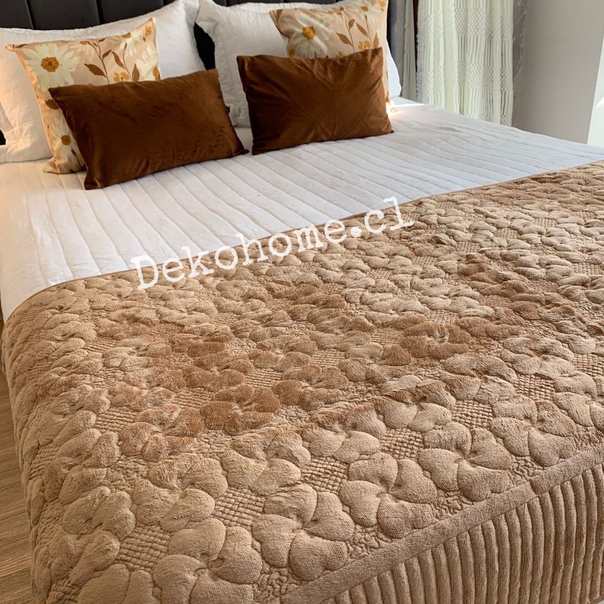 DEKOHOME - Piecera cama Plush Camel