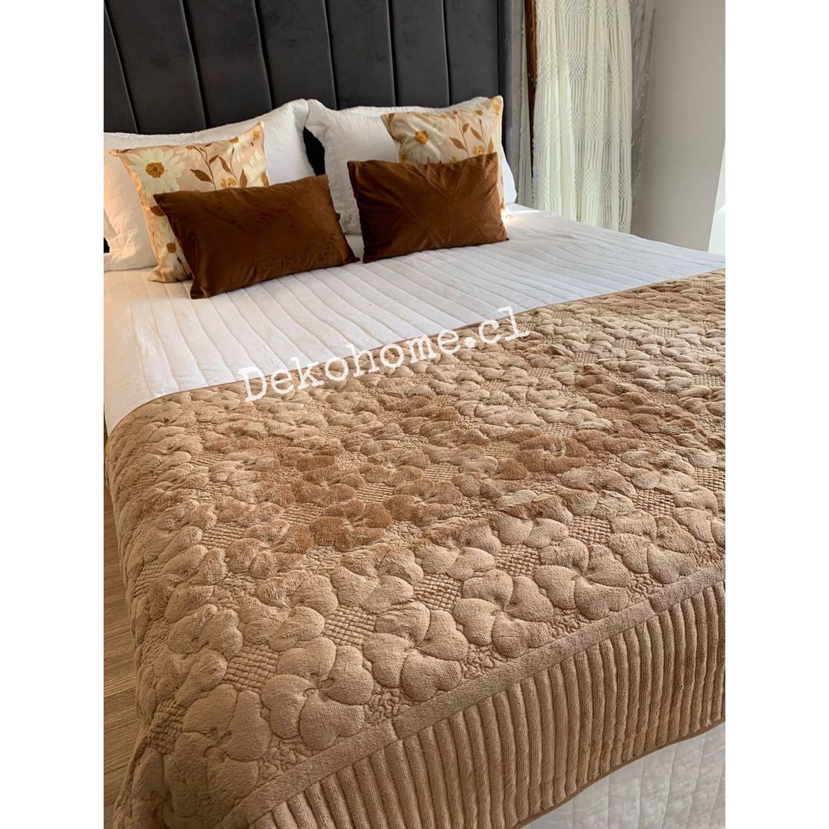 DEKOHOME - Piecera cama Plush Camel