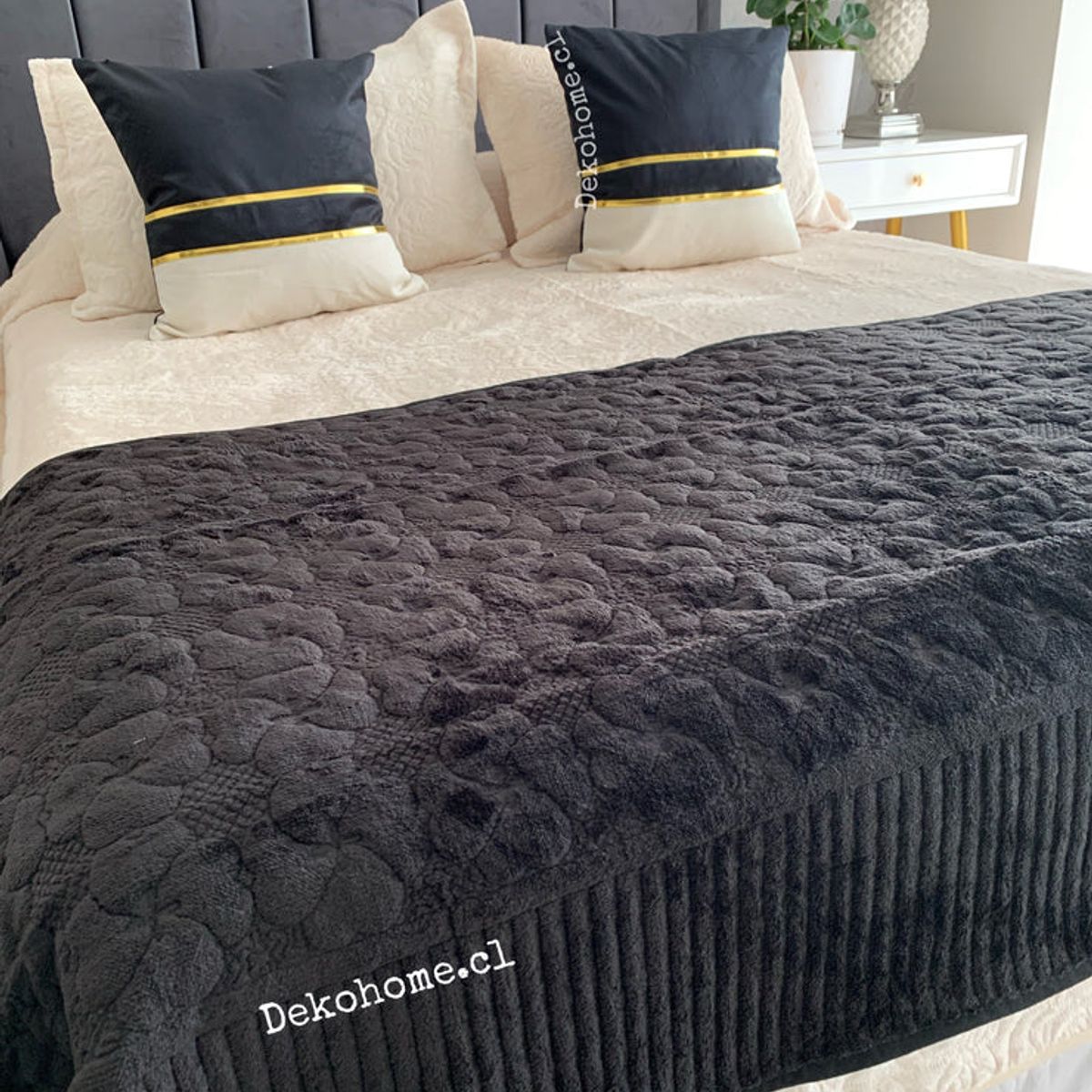 DEKOHOME - Piecera cama Plush Negro