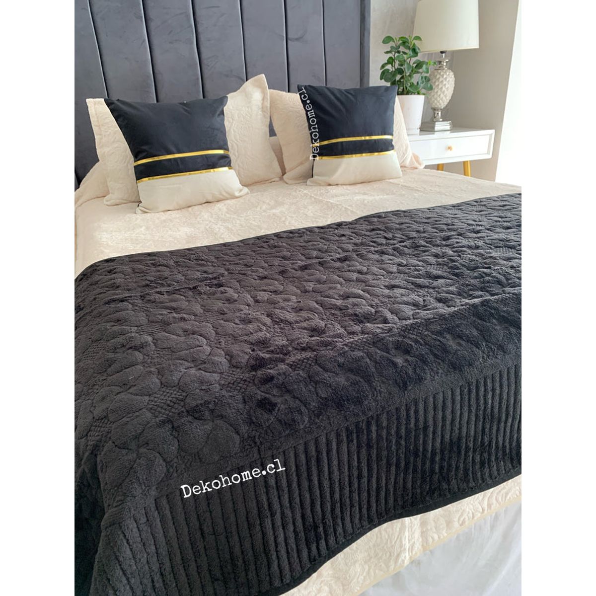 DEKOHOME - Piecera cama Plush Negro