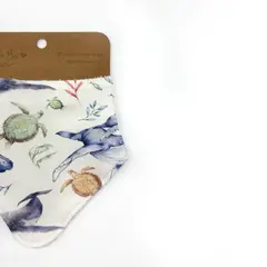 LITTLE BEE - Babero tipo Bandana 100% algodón pima modelo Turtles