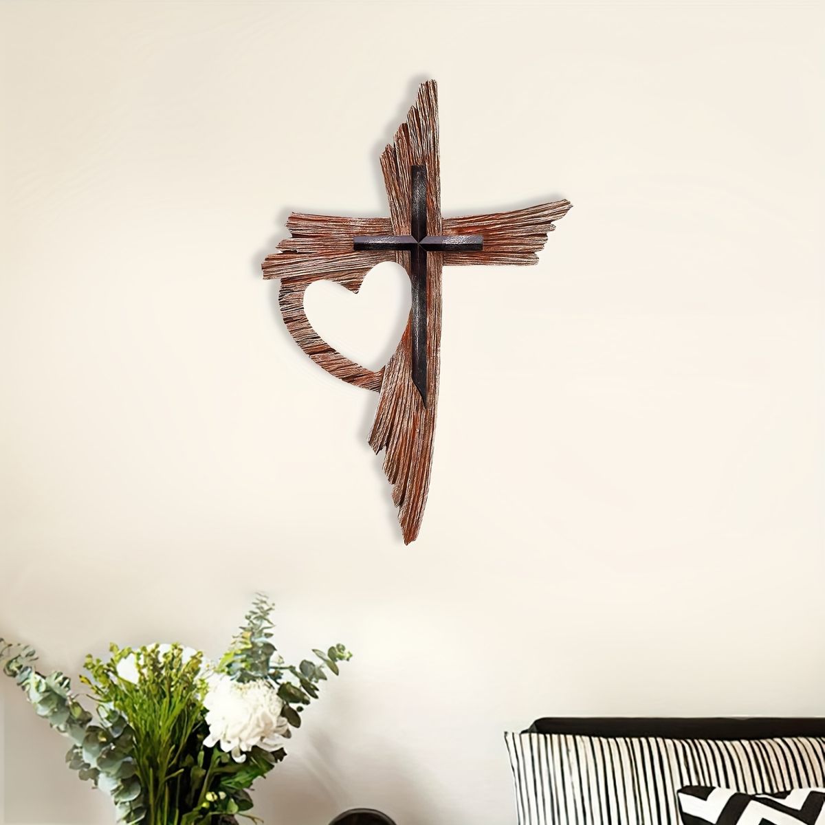 Cruz de madera artesanal con diseño de corazón, marca VATYERTY - Foto 2