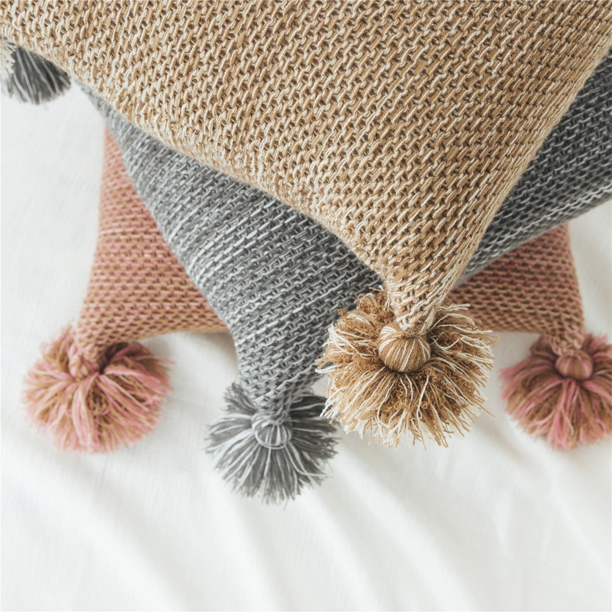 L LARENTIA - Funda Cojin 45x45 Larentia Pompon Rosa Cierre Invisible Decohogar