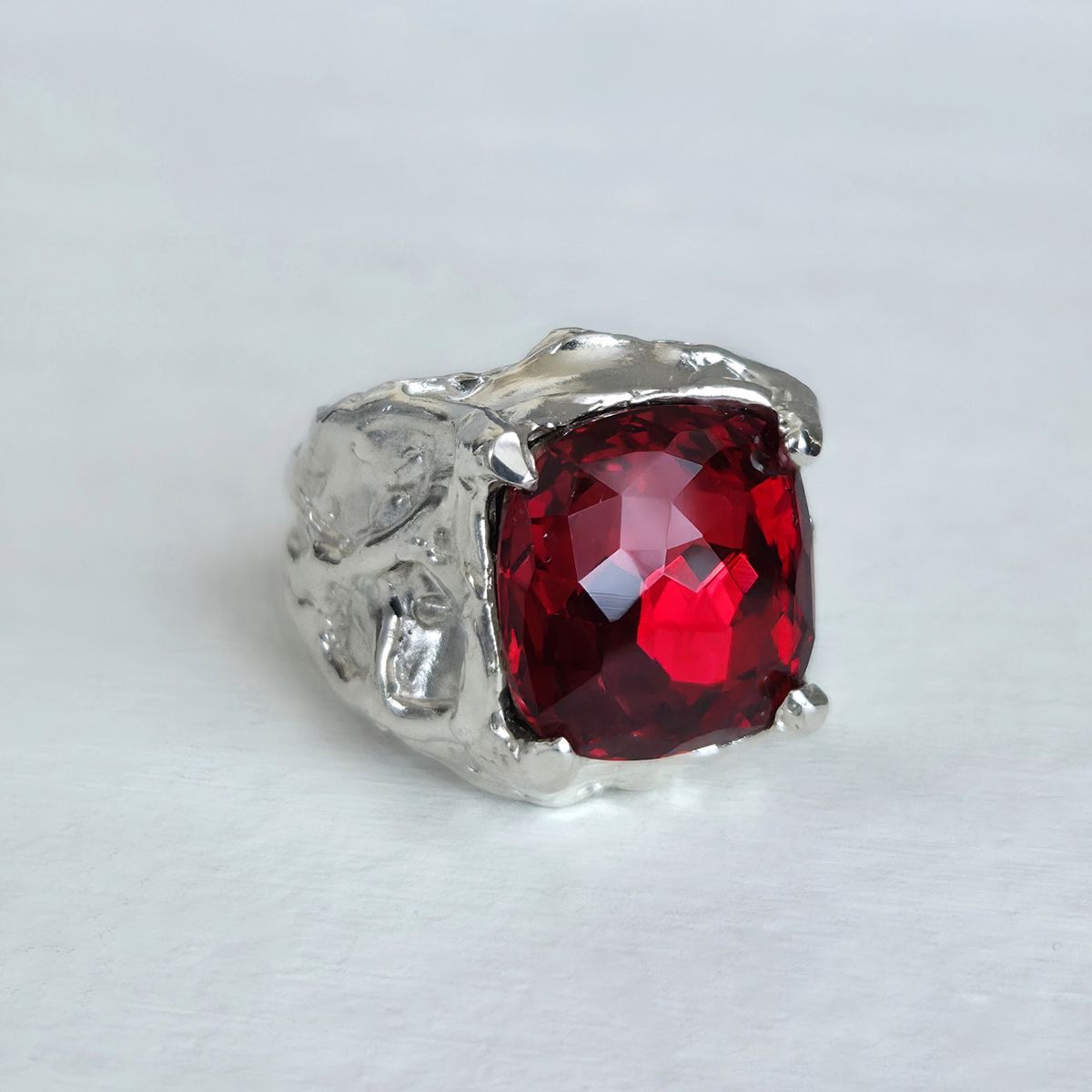 GENERICO - Anillo Plata 950 Cristal Austríaco Rojo Grande Rústico Pieza Única
