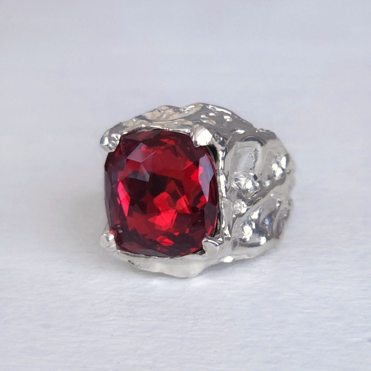 GENERICO - Anillo Plata 950 Cristal Austríaco Rojo Grande Rústico Pieza Única