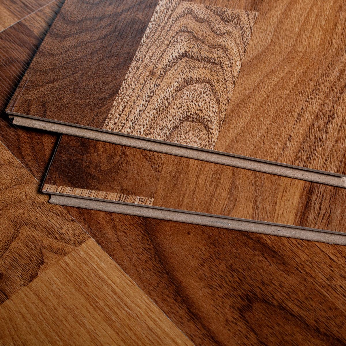 JOYTEK - Piso Flotante Amaretto Resistente al Agua 122x20 cm - 8 mm - 2.47 m2