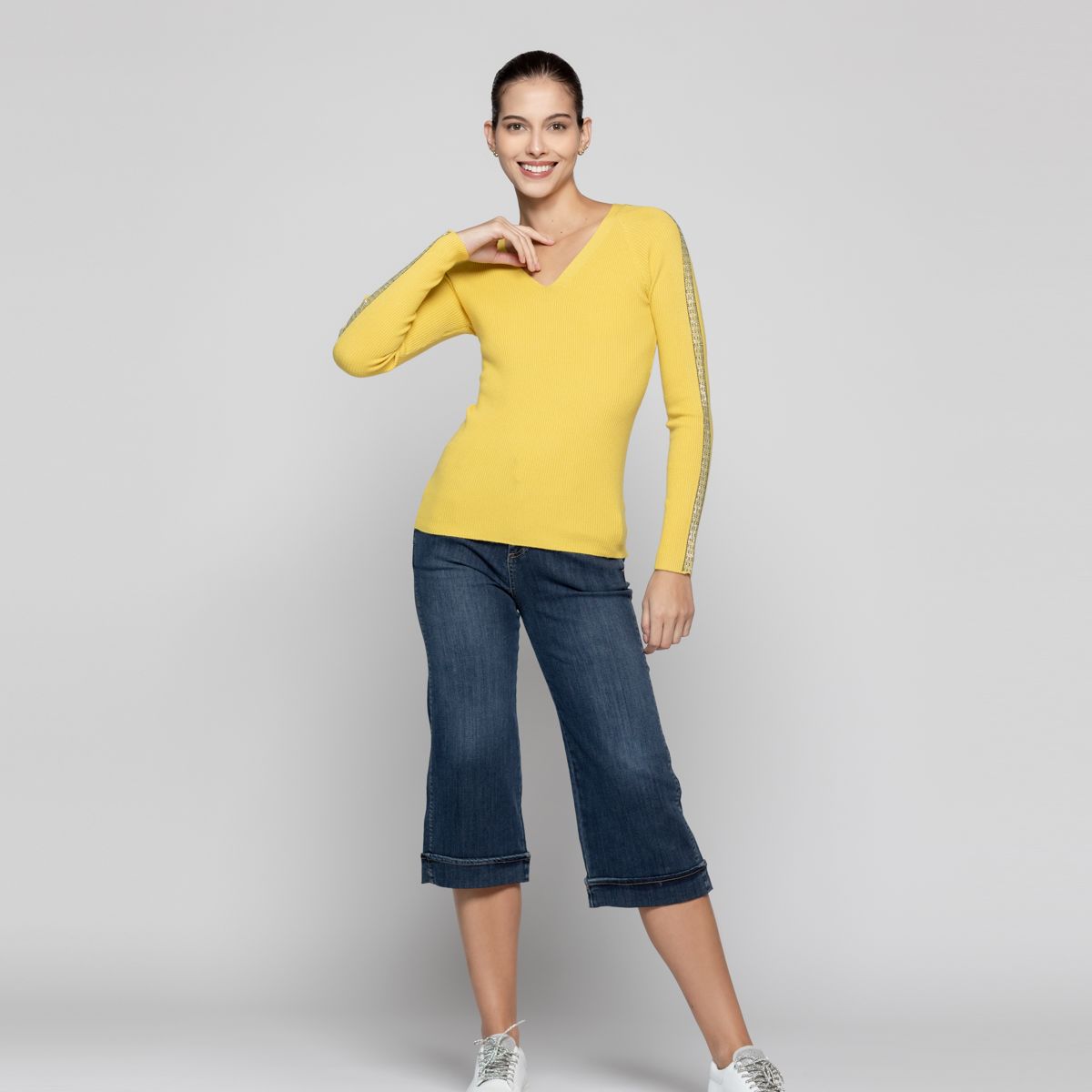 LINEATRE - Sweater Mujer Anahí cuello V Mostaza Lineatre