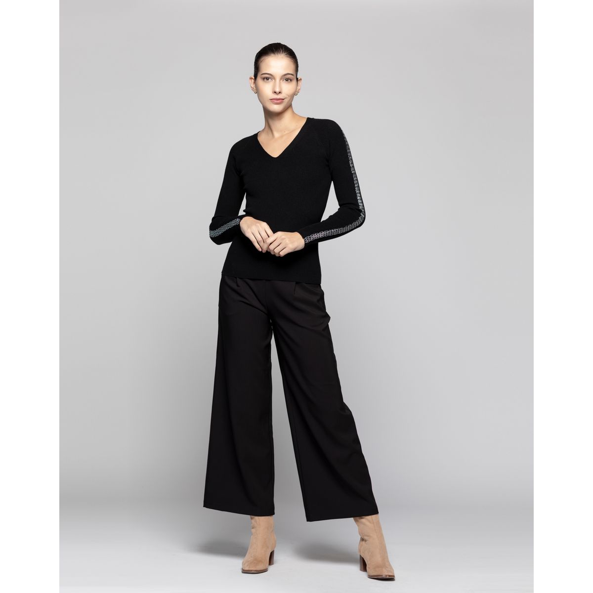 LINEATRE - Sweater Mujer Anahí cuello V Negro Lineatre