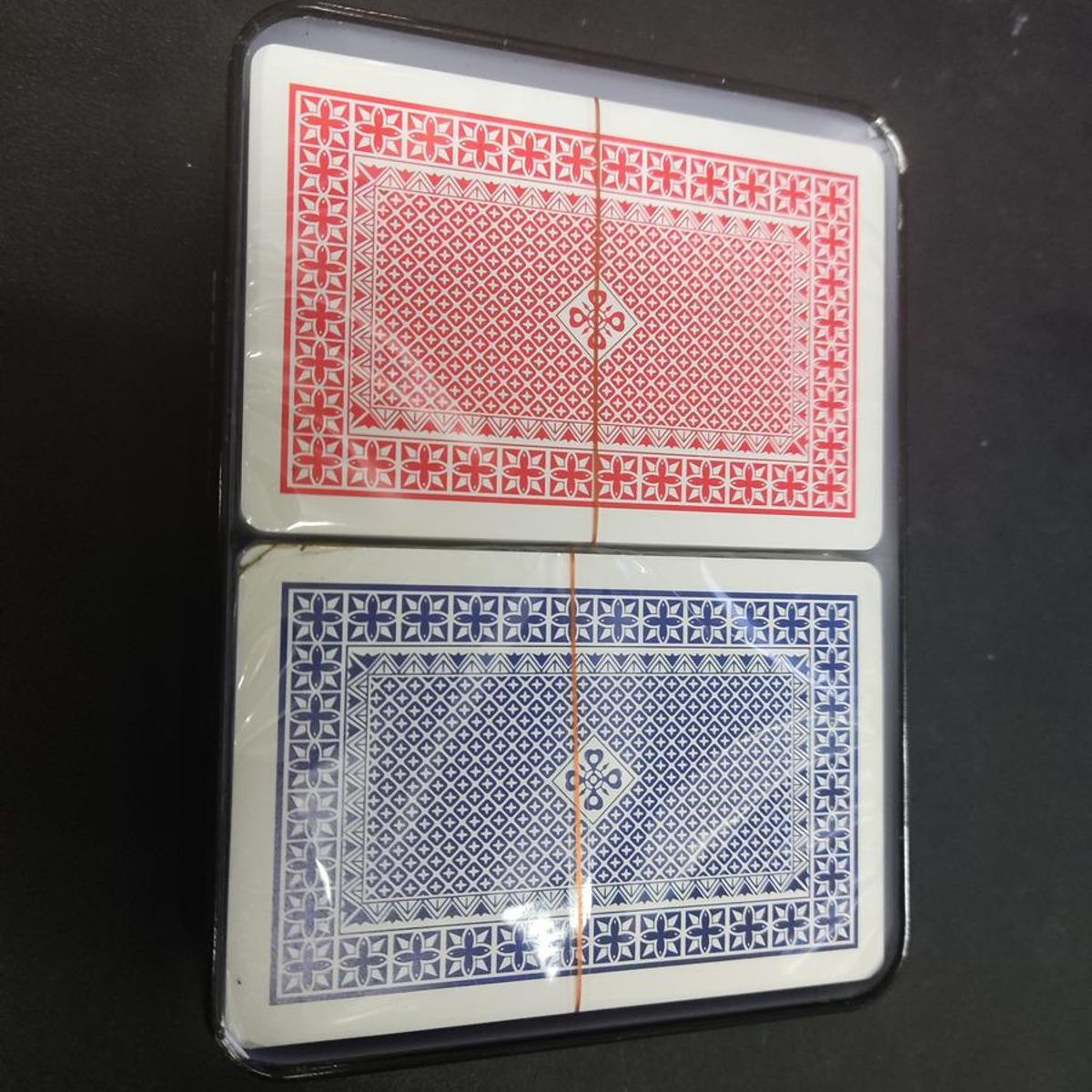 GENERICO - Naipes de Póker Plásticos en Caja Metálica Impermeable