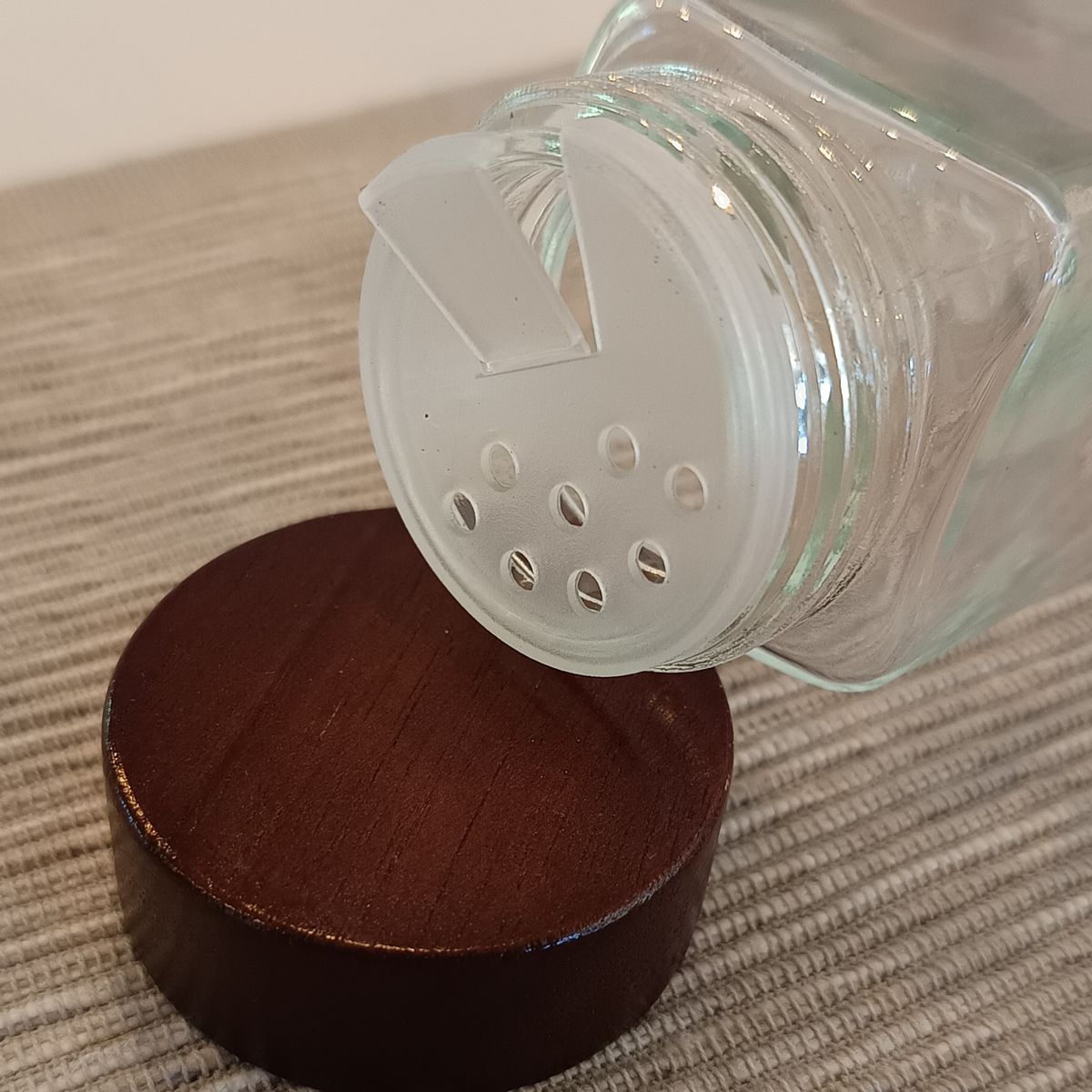 GENERICO - Set 24 frascos de vidrio condimentos. Tapa de madera (120ml)